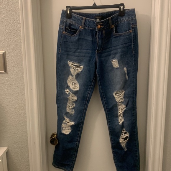 Women’s forever 21 distressed jeans used excellent condition - Picture 2 of 5